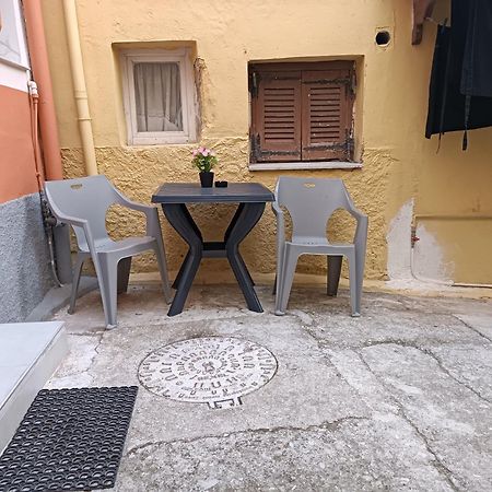 Mantouki Newly Renovated Apartment Next To The Port מראה חיצוני תמונה