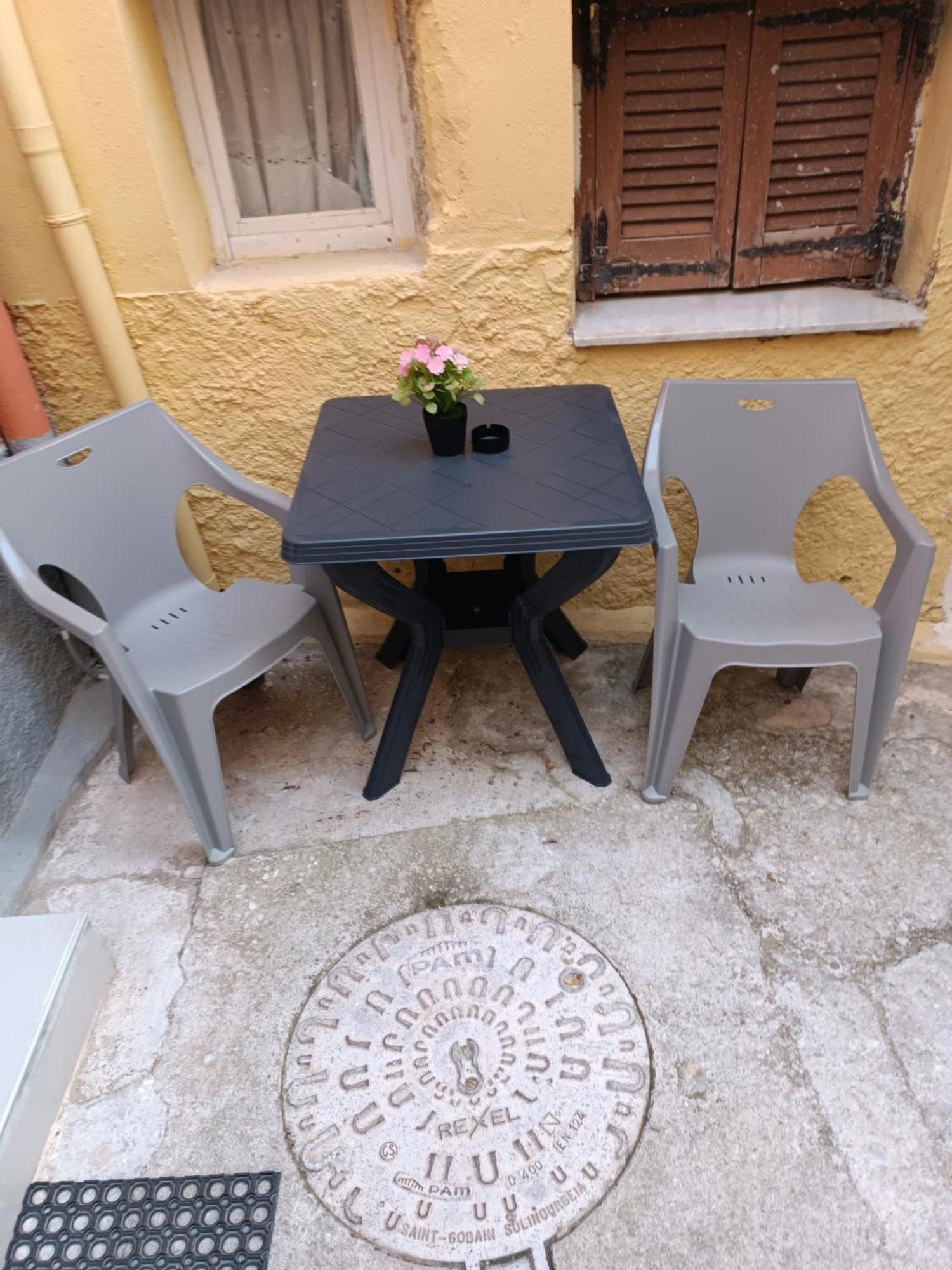 Mantouki Newly Renovated Apartment Next To The Port מראה חיצוני תמונה