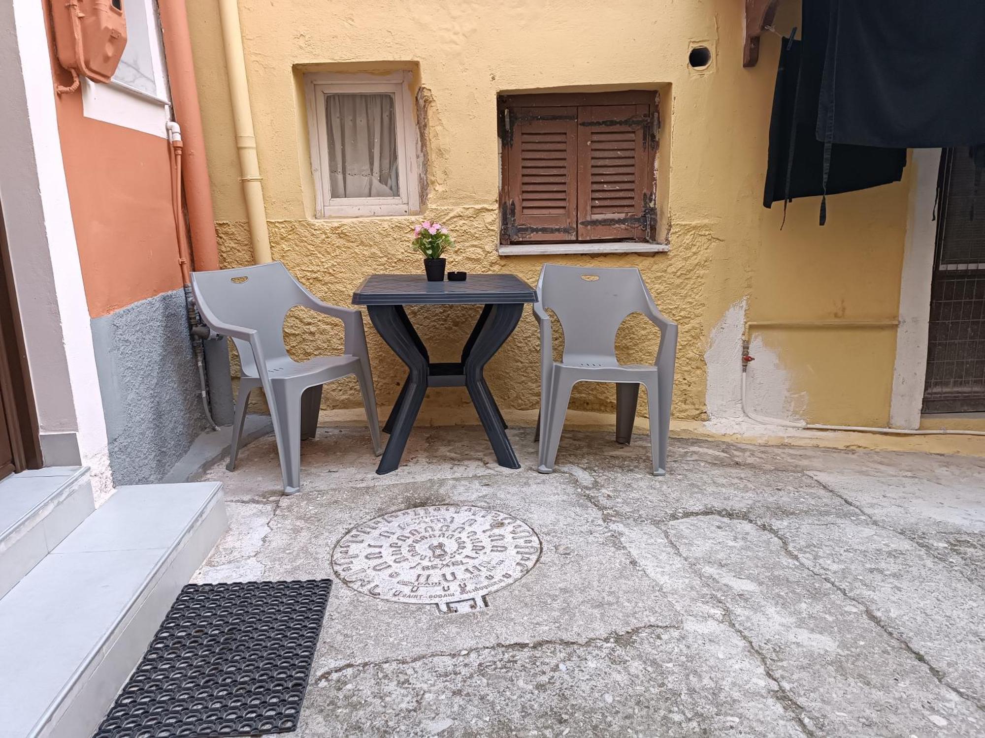 Mantouki Newly Renovated Apartment Next To The Port מראה חיצוני תמונה